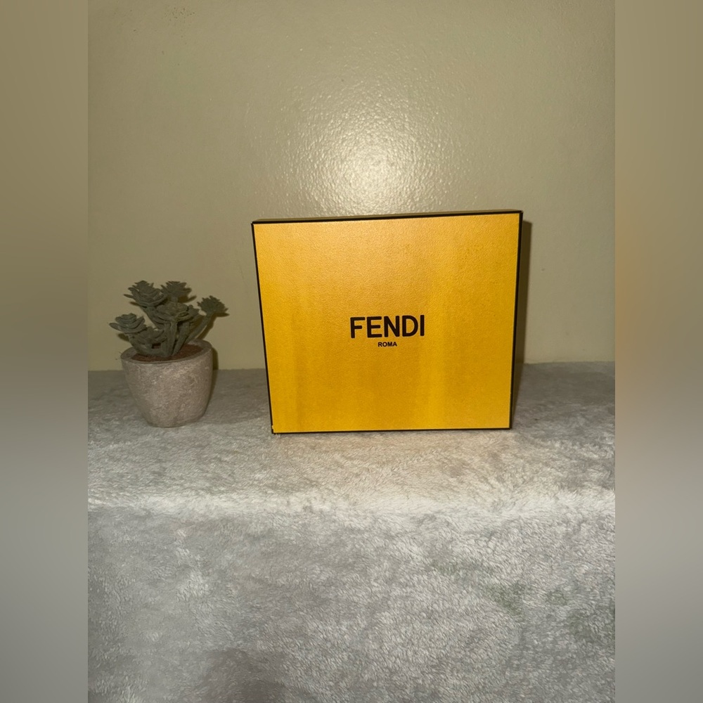 ❌SOLD❌ FENDI box (compact wallet/men’s wallet)